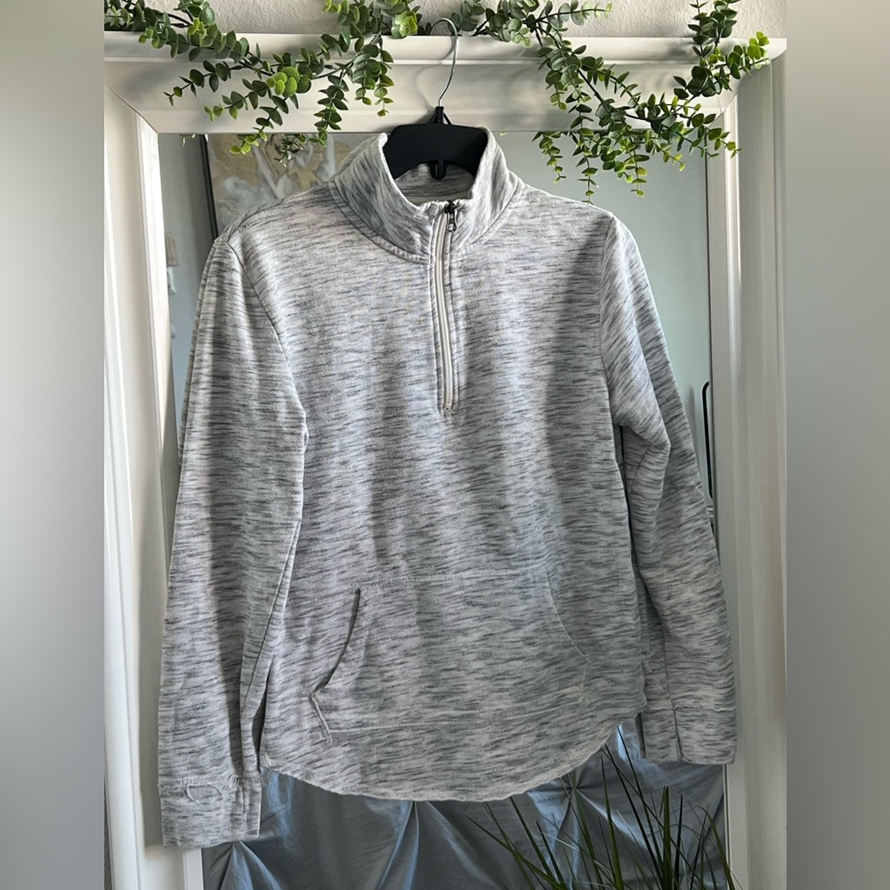 Light gray SO jacket with zipper and pocket SZ M
